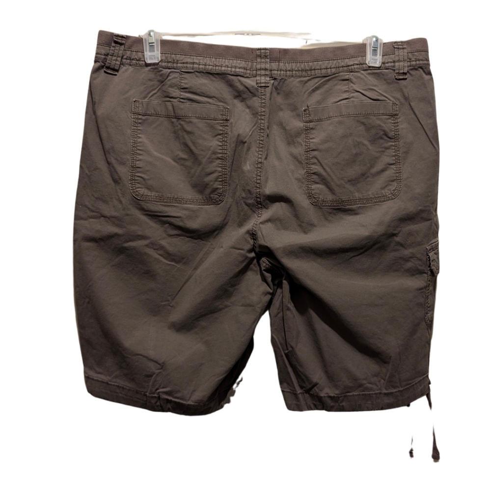 St. Johns Bay Plus Size Green Cargo Shorts | Size 18 - Picture 3 of 7